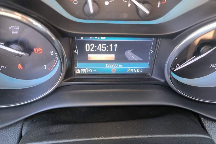 Used Buick Envision 2014 28T Four-Wheel Drive Elite Model Odometer Close Up