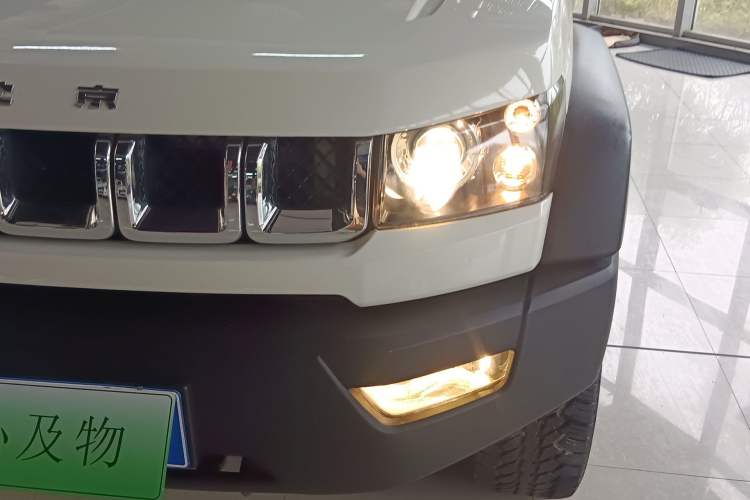 Used BAIC Off-Road BJ40 2016 40L 2.3T Automatic All-Wheel Drive Premium Edition Left Front Headlight