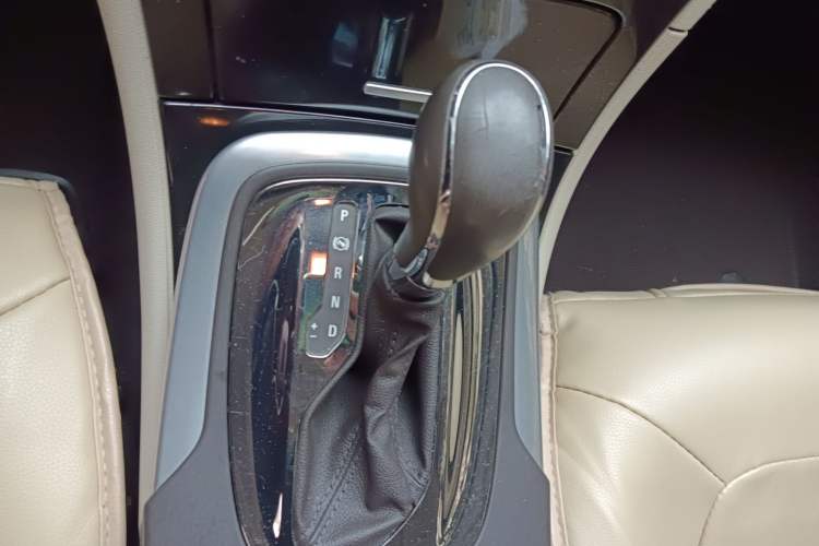 Used Buick Regal 2015 2.0L Leading Fashion Edition