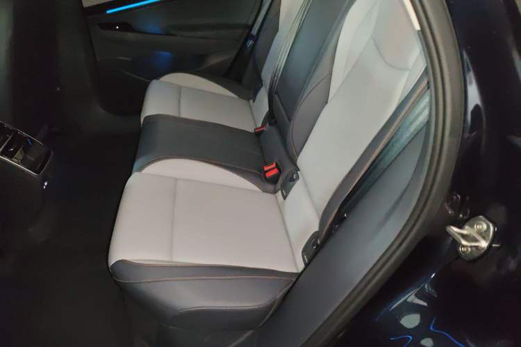Used Volkswagen ID.7 VIZZION 2024 AIR model Left Rear Seat