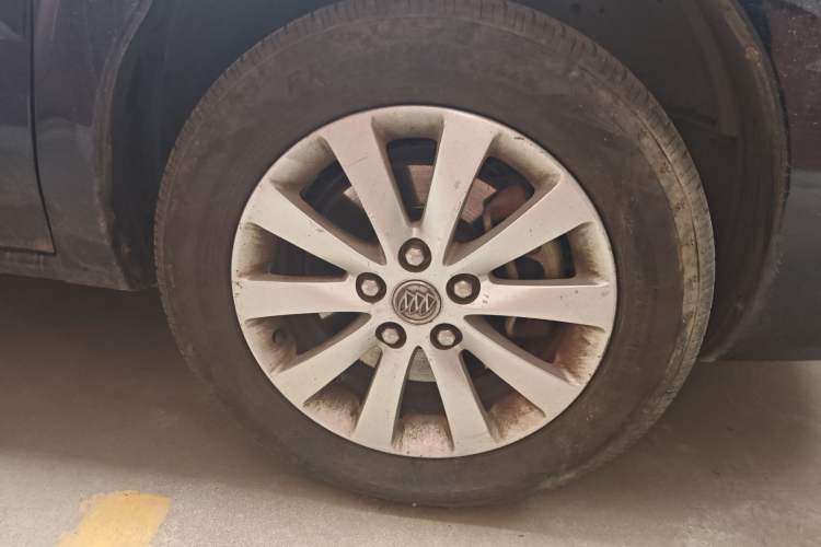 Used Buick GL8 2014 2.4L Classic Edition Right Front Wheel Hub