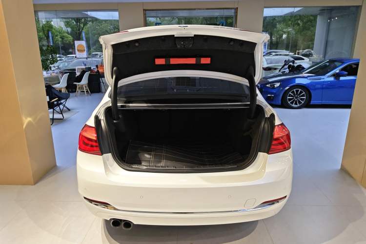 Used BMW 3 Series 2017 320Li Fashion Model Trunk