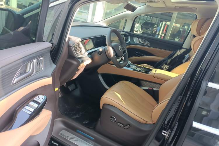 Used Denza D9 2024 DM-i 980 Four-Wheel Drive Prestige Model