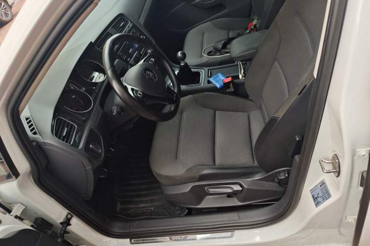 Used Volkswagen Golf 2018 230TSI Manual Comfort Version
