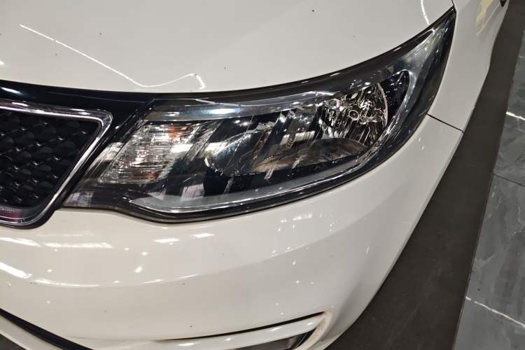 Used Kia K2 2015 Sedan 1.4L Automatic GLS Left Front Headlight