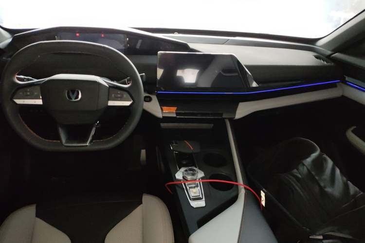 Used CHANGAN UNI-V iDD 2024 Blue Whale Smart Electric iDD 136km Luxury Model Headliner