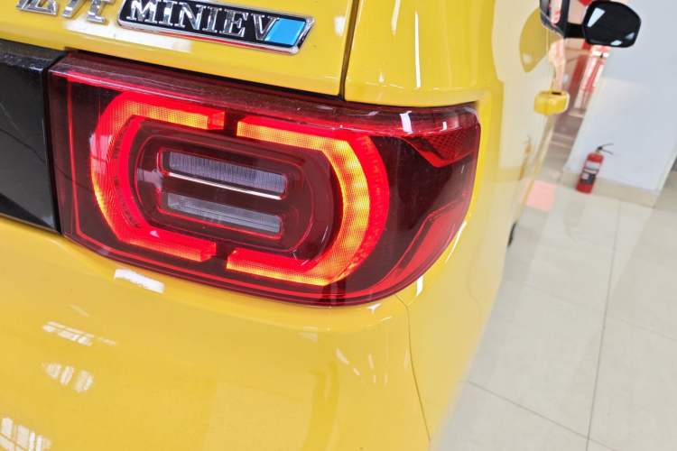 Used Wuling Hongguang MINIEV 2021 Macaron Premium Model – Lithium Iron Phosphate Right Rear Taillight