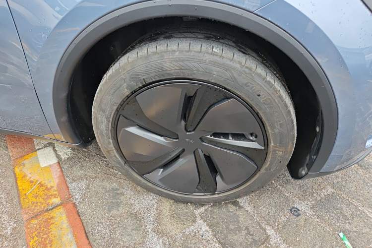 Used Tesla Model Y 2025 Rear-Wheel-Drive Version