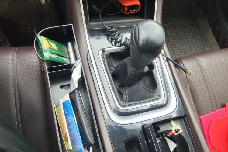 Used CHANGAN Raeton CC 2018 1.5T Manual Elegant Starry Edition China V Standard
