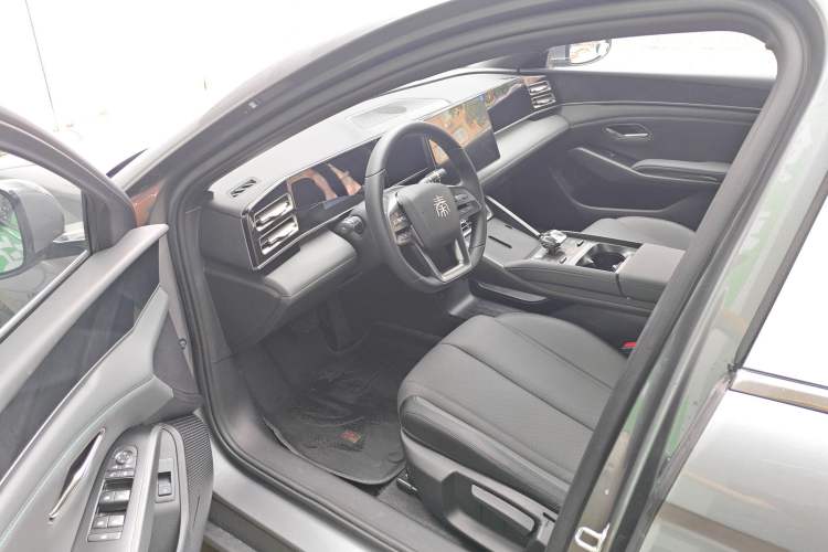 Used BYD Qin L 2025 DM-i Smart Drive 80KM Leading Model Driver Seat