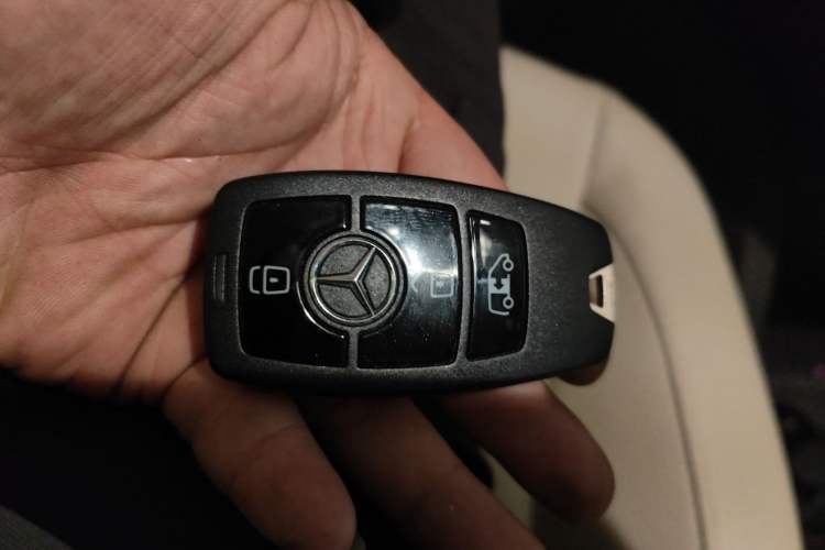 Used Mercedes-Benz Vito 2024 2.0T Elite Version 9 Seats Vehicle Key