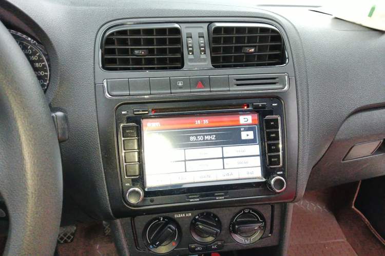 Used Volkswagen Polo 2016 1.4L Manual Fashion Model Audio And AC Panel