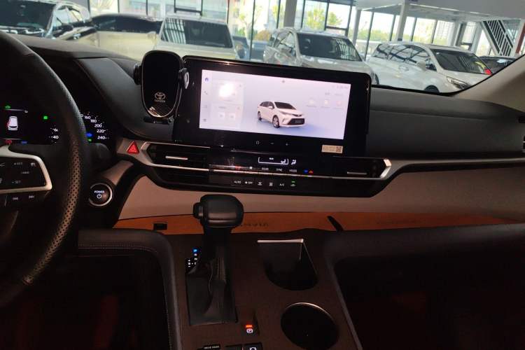 Used Toyota Granvia 2024 2.5L Hybrid Comfort Edition
