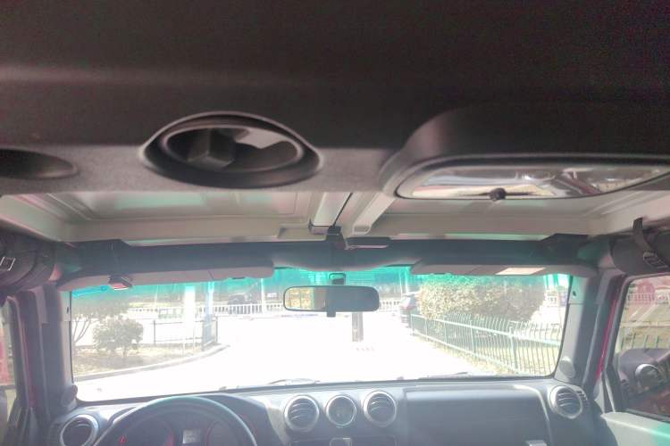 Used BAIC Off-Road BJ40 2016 40L 2.0T Manual All-Wheel Drive Prestige Edition
