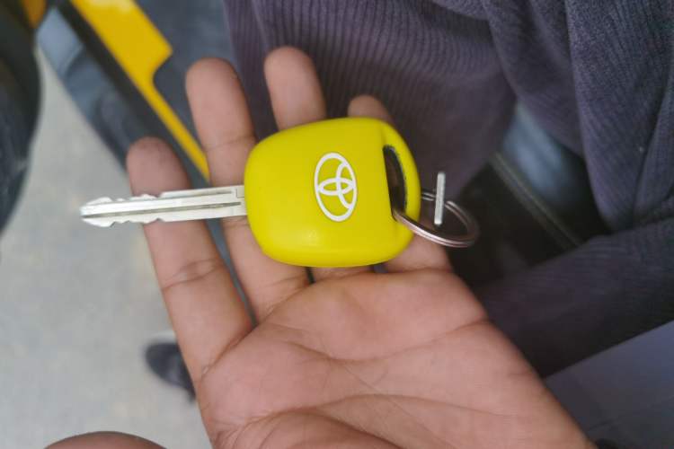 Used Toyota FJ Cruiser 2017 4.0L Dual Airbags Dual Fuel Tanks JBL – Middle East Vehicle Key