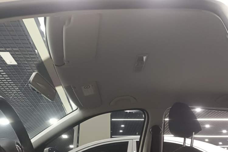 Used Volkswagen Lavida 2015 1.6L Manual Fashion Edition
