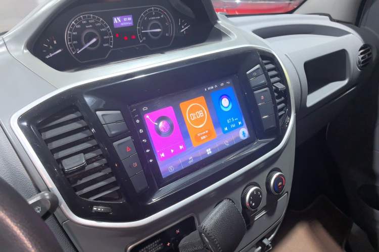 Used SAIC MAXUS Xintu V80 2021 2.0T PLUS AMT City Edition Short Wheelbase Ultra-Low Roof 5/6-Seater
