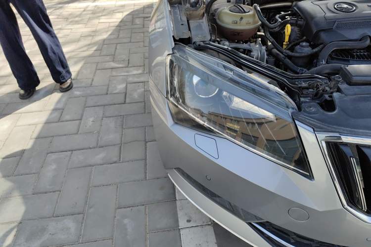 Used Skoda Superb 2016 TSI330 DSG Smart Drive Edition Right Front Headlight