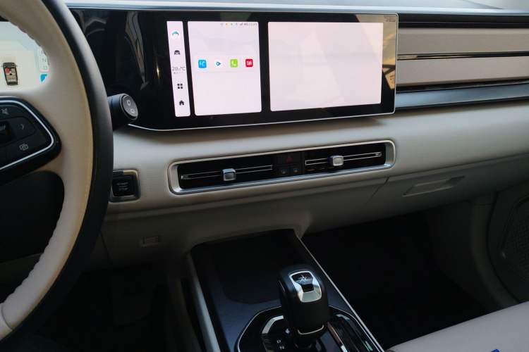 Used Geely Auto icon 2025 Linglong 1.5TD Jinxi Edition Audio And AC Panel