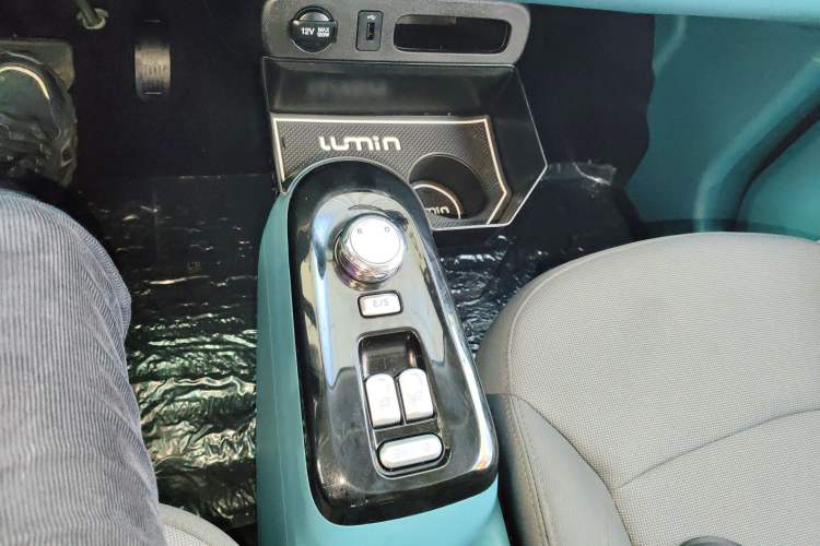 Used CHANGAN NEVO Lumin 2022 155 km – Refreshingly Sweet Edition Gear Lever