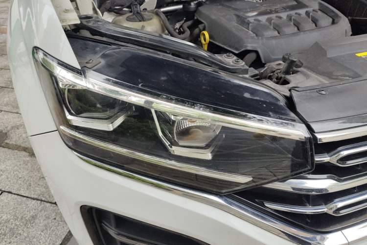 Used Volkswagen Tayron 2019 330TSI Two-Wheel-Drive Luxury Version China V Emission Standard Right Front Headlight