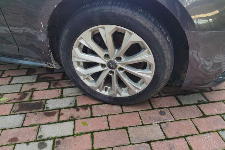 Used Audi A4L 2019 40 TFSI Ambition China VI Right Front Wheel Hub