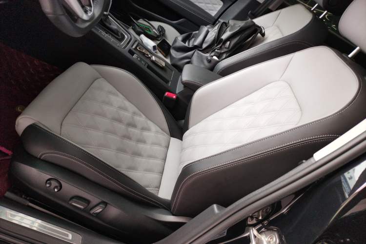 Used Volkswagen Magotan 2023 2 Million Units Limited Edition 330TSI DSG Leading Version
