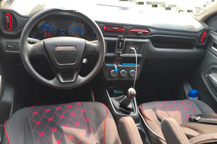 Used Dongfeng Fengon 380 2022 1.5L Comfort-Class Passenger Vehicle (Spiral Spring) – 7 Seats Center Console