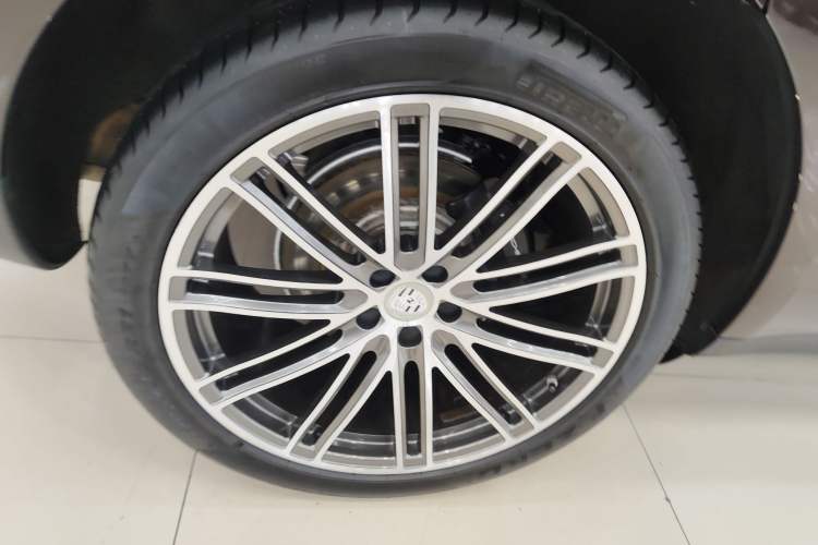 Used Porsche Macan 2018 Macan 2.0T Right Rear Wheel Hub