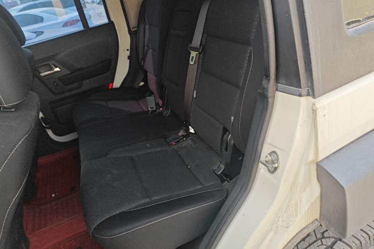 Used BAIC Off-Road BJ40 2016 40L 2.0T Manual Two-Wheel Drive Luxury Edition
