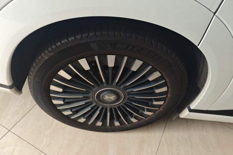 Used XPeng X9 2025 740 Ultra-Long Range Max Right Rear Wheel Hub