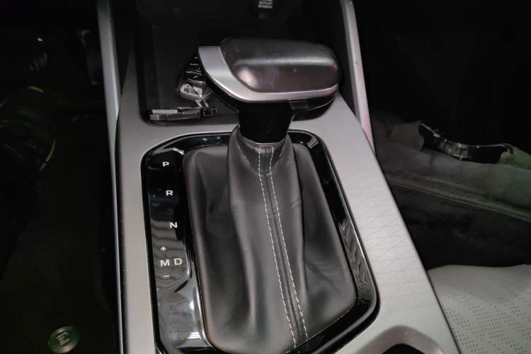 Used Geely Auto Emgrand 2022 4th Generation 1.5L CVT Flagship Model Gear Lever