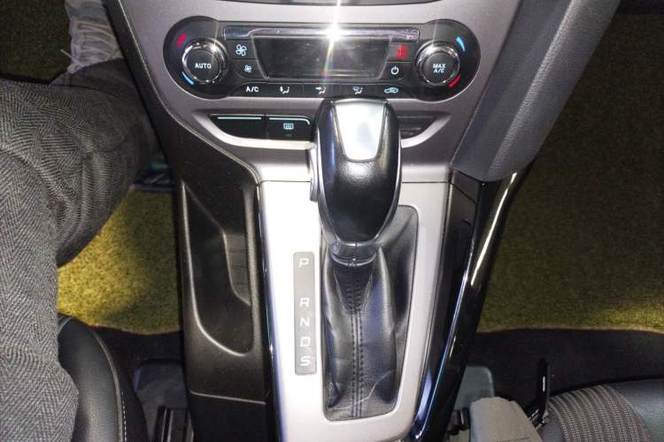 Used Ford Focus 2012 Hatchback 1.6L Automatic Fashion Edition Gear Lever