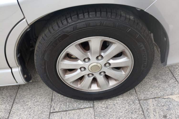 Used Jinbei Grace 2018 2.7L Manual Standard Version Long Wheelbase 9-Seater 2TR Right Front Wheel Hub