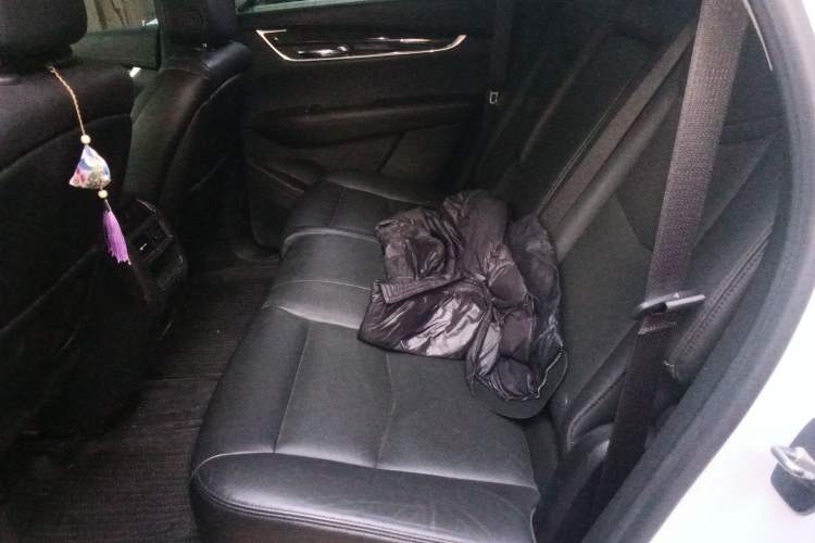 Used Cadillac XT5 2016 28T Four-Wheel Drive Luxury Model Left Rear Seat