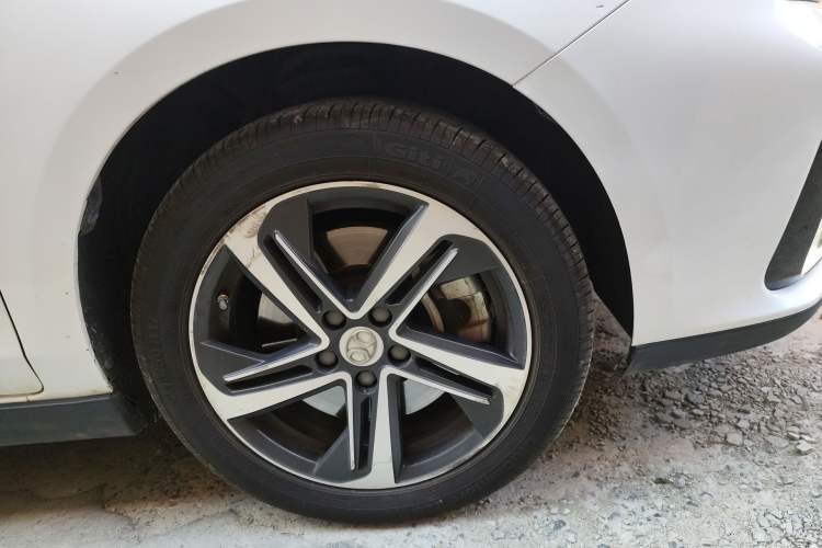 Used BAIC Beijing EU5 2018 R550 Smart Trend Edition Right Front Wheel Hub