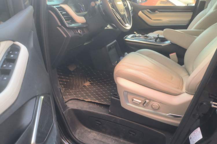 Used SAIC MAXUS G20 2021 Facelifted PLUS 2.0T Gasoline Automatic Luxury Edition