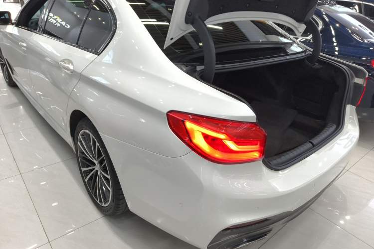 Used BMW 5 Series 2019 Facelifted 530Li Leading Edition M Sport Package