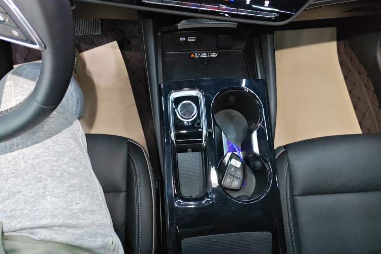 Used Buick Envision 2024 Encore Plus 28T Two-Wheel Drive Luxury Edition
