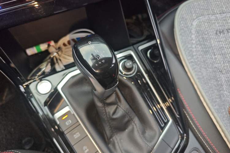 Used Volkswagen Tayron 2022 280TSI Two-Wheel Drive Luxury Smart Connectivity Version Gear Lever