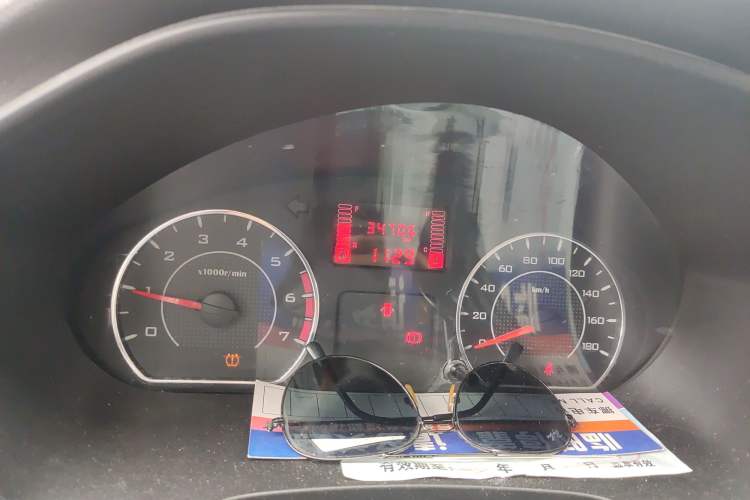 Used Wuling Hongguang V 2019 1.5L Jingqu Version China VI LAR Odometer Close Up