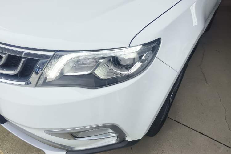 Used Geely Auto Emgrand X7 Sport 2016 1.8TD Automatic All-Wheel-Drive ZhiZun Edition Left Front Headlight