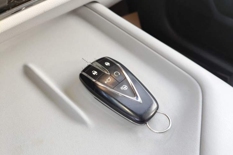 Used Changan UNI-Z New Energy 2024 Blue Whale Smart Electric iDD 125km Excellence Model
