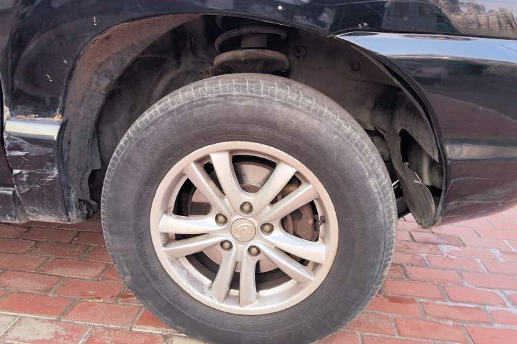 Used Huatai Santa Fe Classic 2012 2.0L Gasoline Manual Two-Wheel Drive with Sunroof
