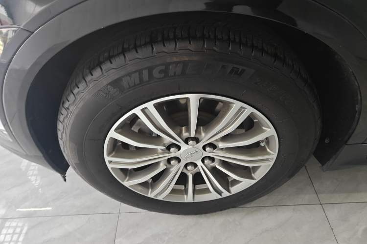 Used Cadillac XT5 2018 25T Luxury Model Exterior 2