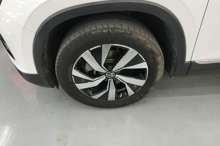 Used Volkswagen Tayron 2022 330TSI Two-Wheel Drive Luxury Smart Connectivity Version Left Front Wheel Hub
