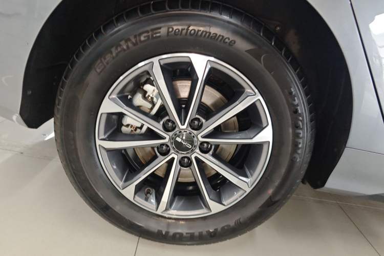 Used BYD Destroyer 05 2024 HONOR Edition DM-i 55KM Luxury Model Right Rear Wheel Hub