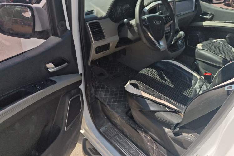 Used JAC Refine M4 2017 2.0T Manual Comfort Version
