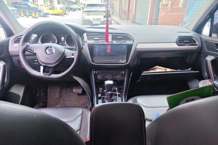 Used Volkswagen Tiguan L 2019 Updated Version 330TSI Automatic Two-Wheel Drive Panoramic Comfort Edition China VI Standard Center Console