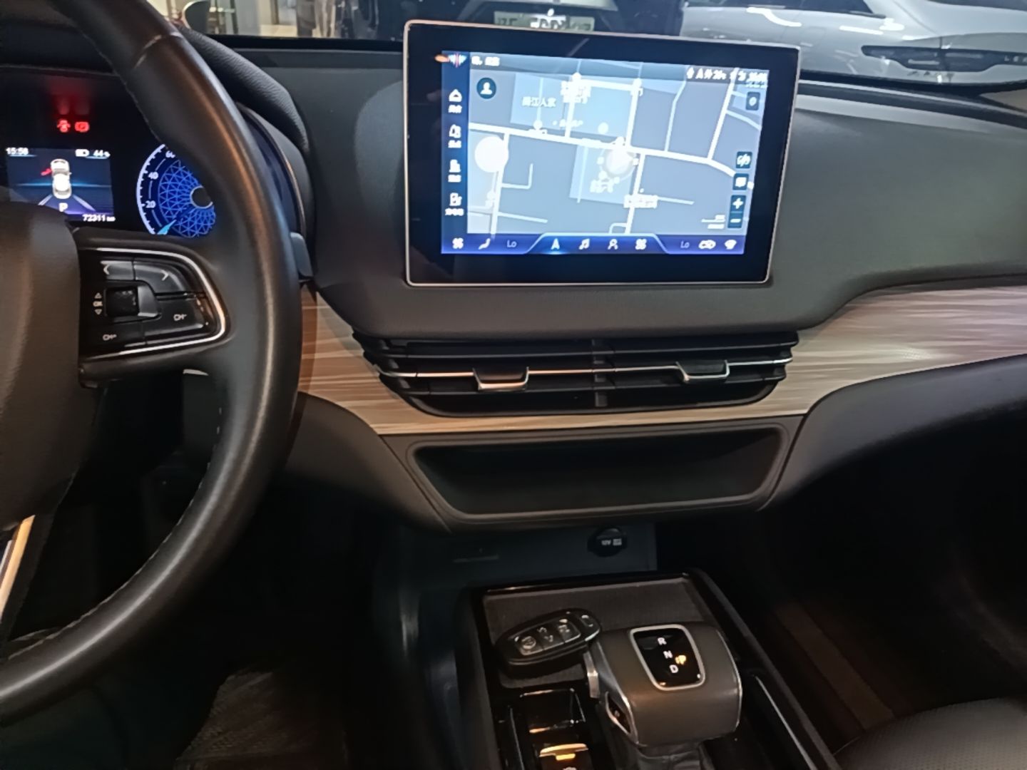 Hongqi E-QM5 2023 620km PLUS — снимка 15